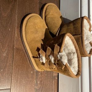 Toddler KOOLABURRA BY UGG: Size- 8.5 ( toddler)